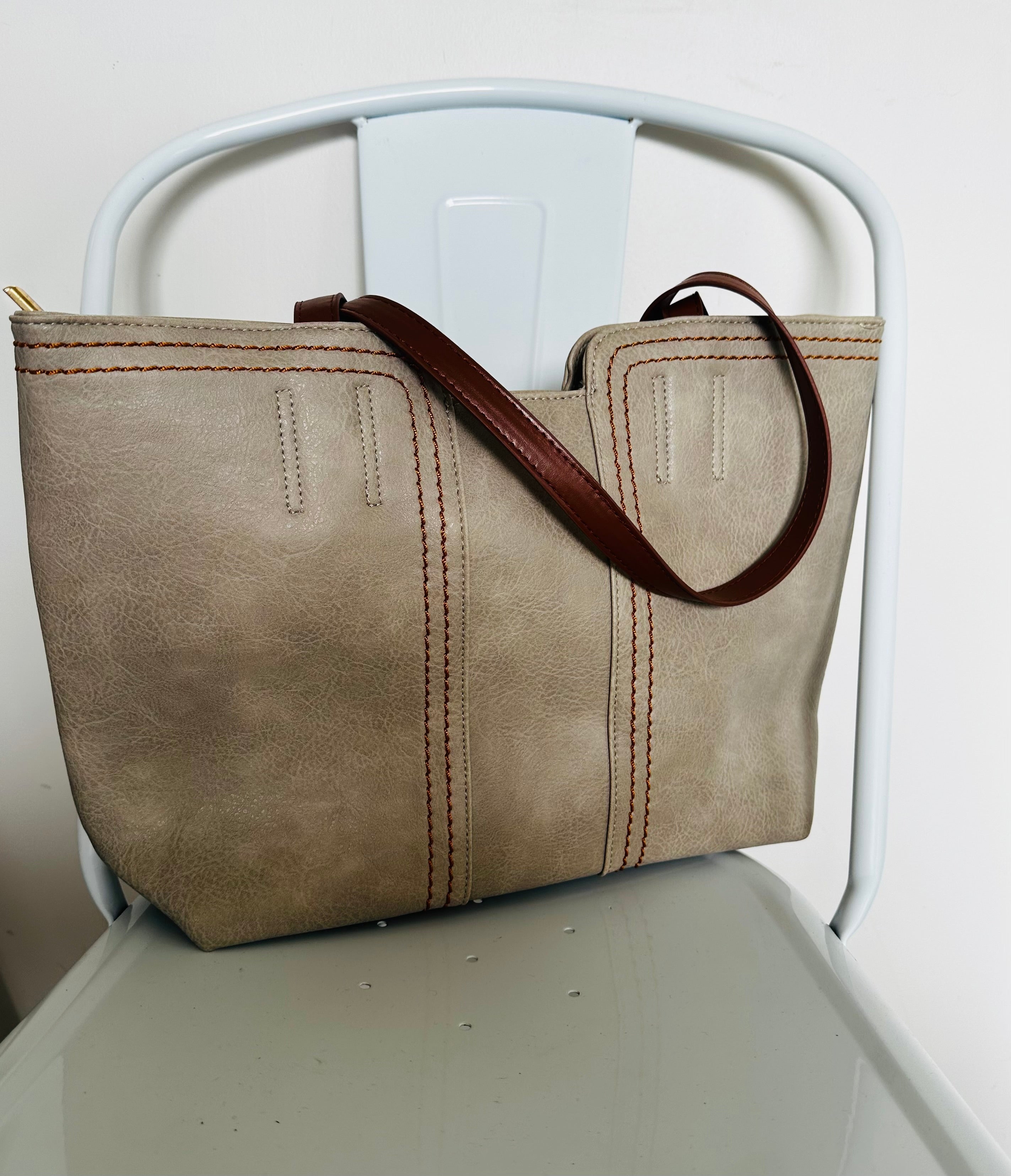 Grey vintage tote bag with tan straps