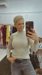 Refuge knit rib soft skivvy sand