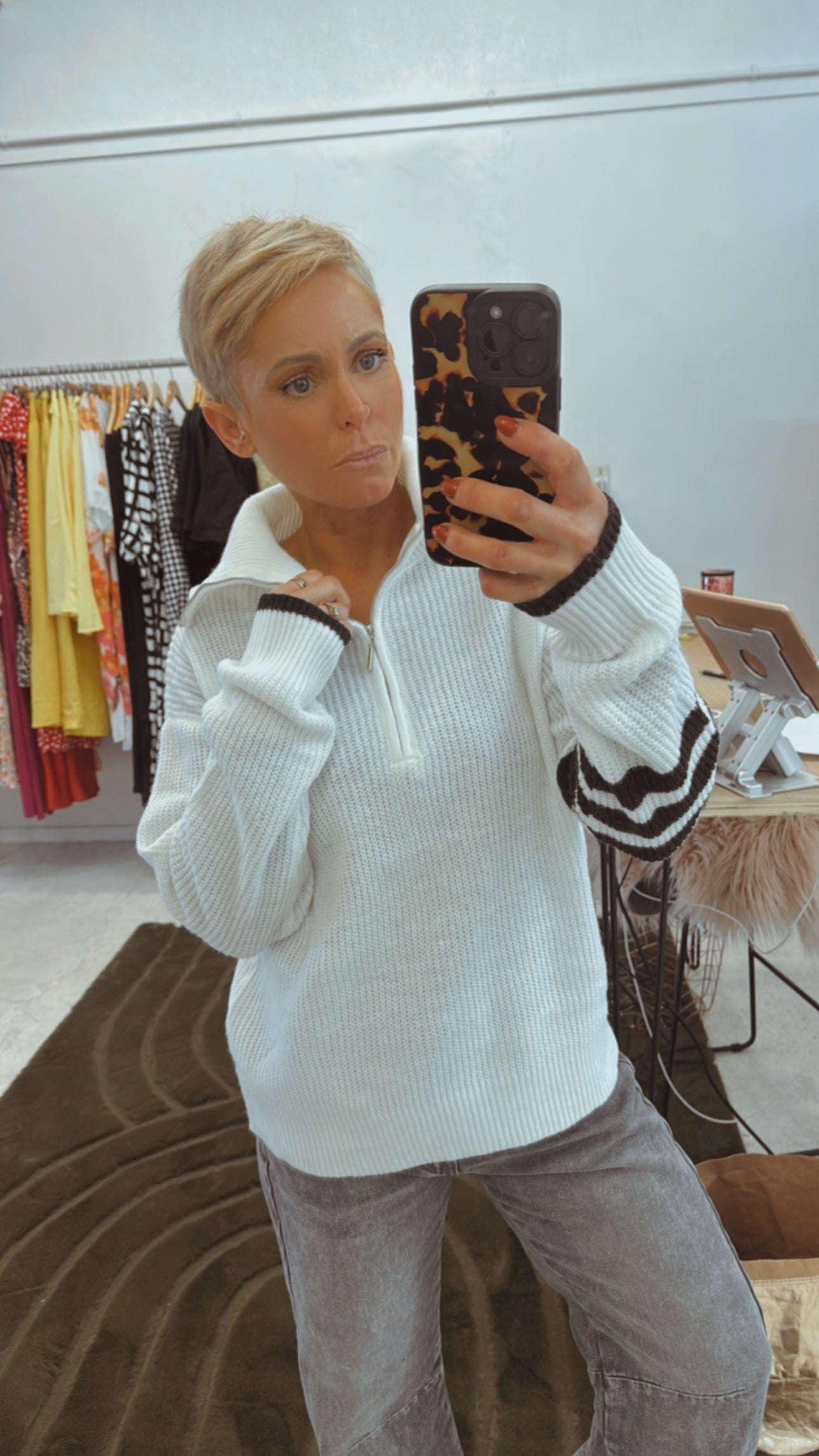 Refuge college zip jumper white