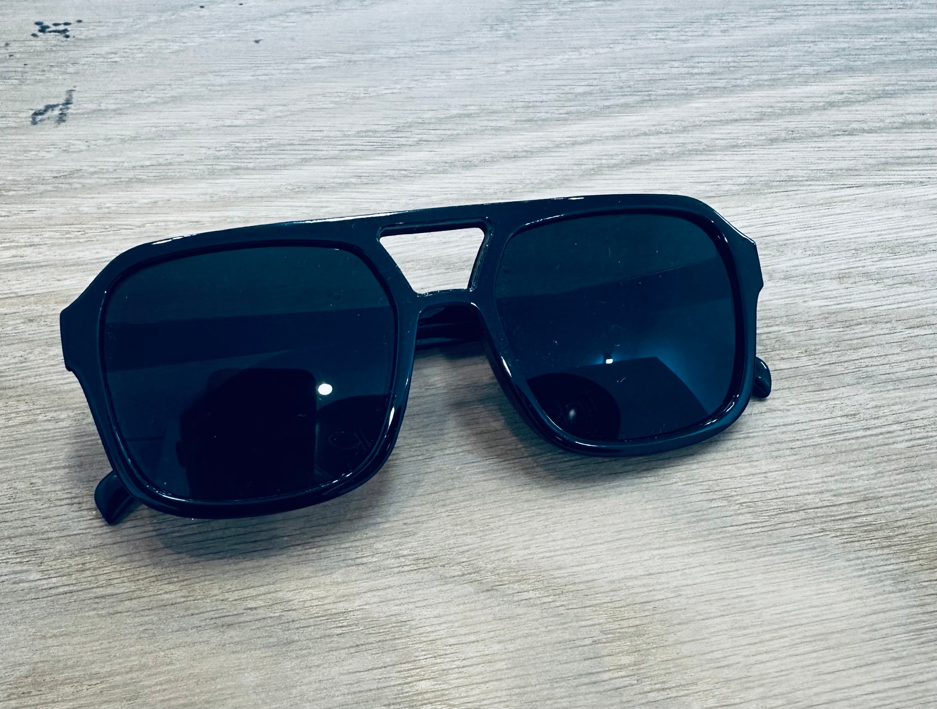 Plastic frame aviator sunnies black