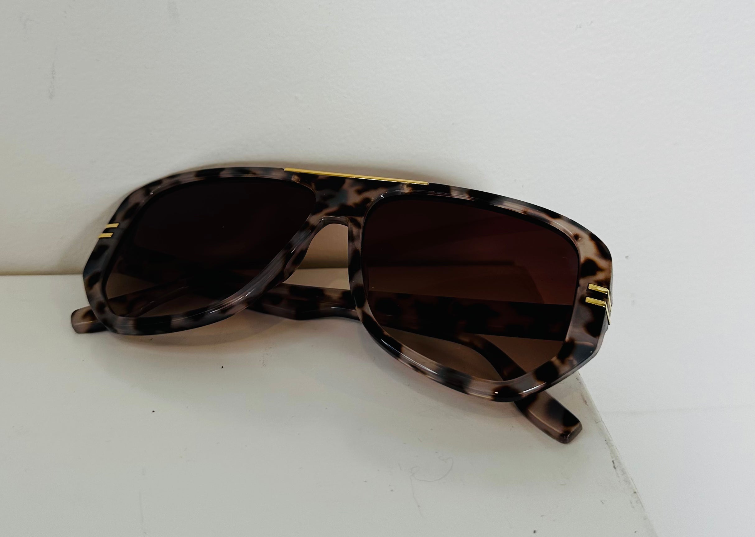 Tort Aviator sunnies