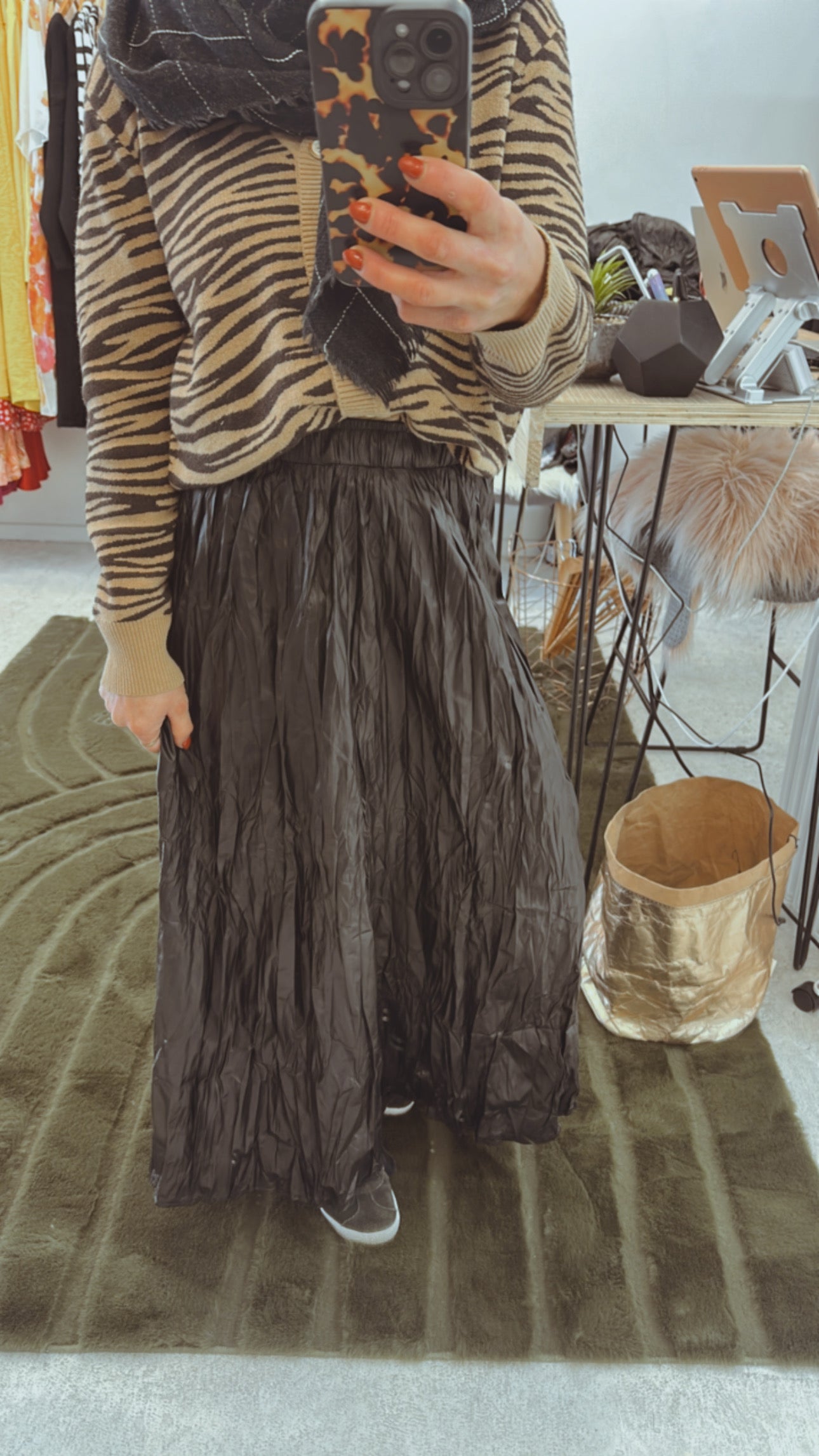 Crinkle look elastic waist maxi skirt