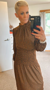 Shirred waist split puff sleeve leopard print dress