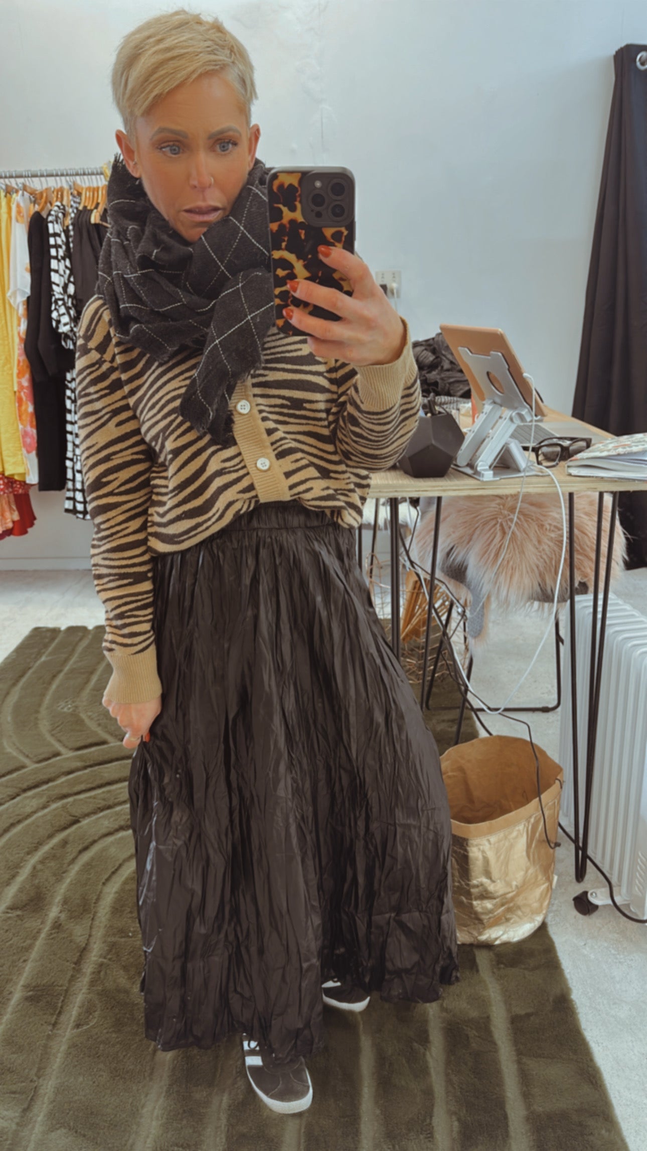 Crinkle look elastic waist maxi skirt