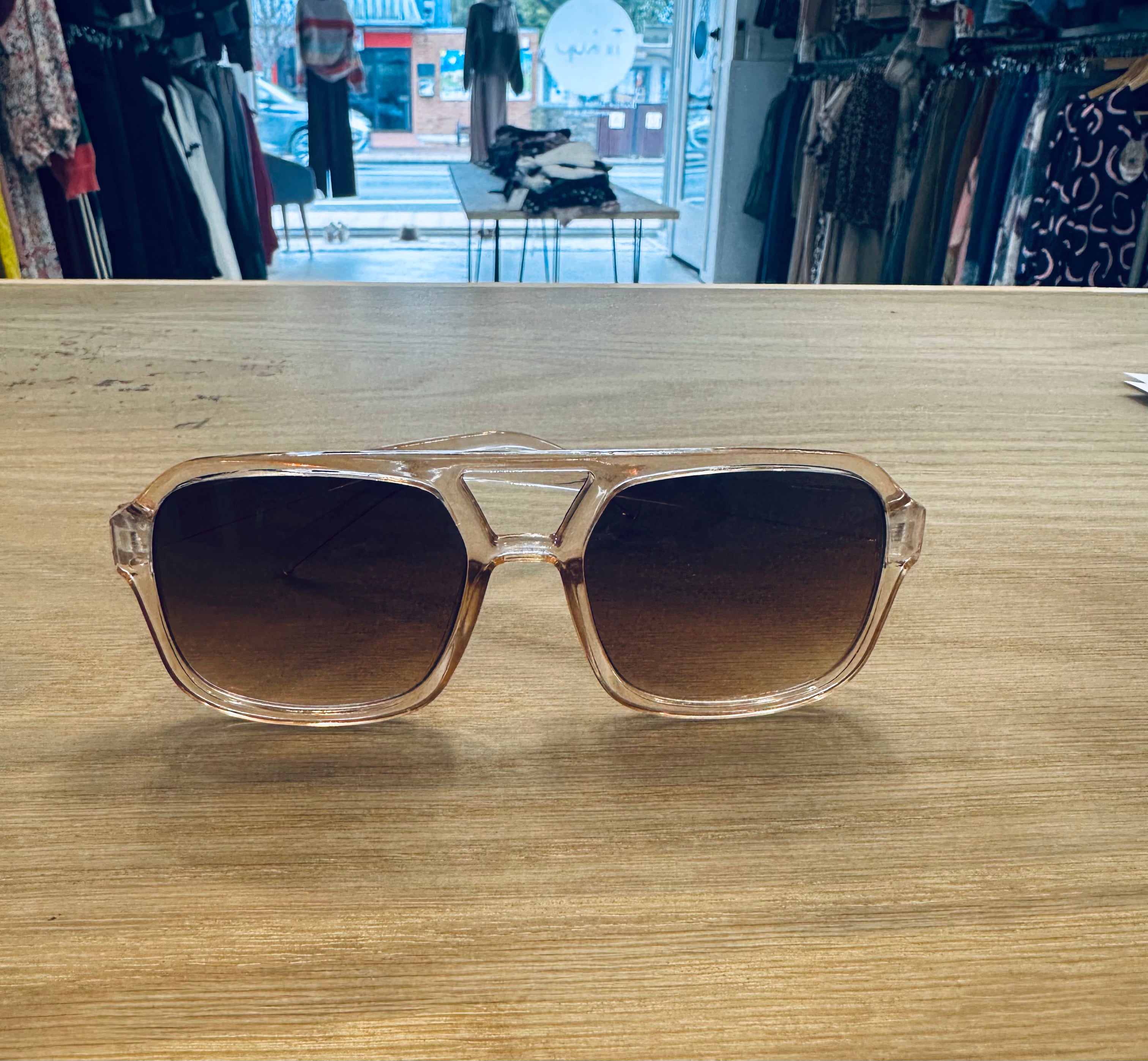 Aviator plastic frame sunnies peach