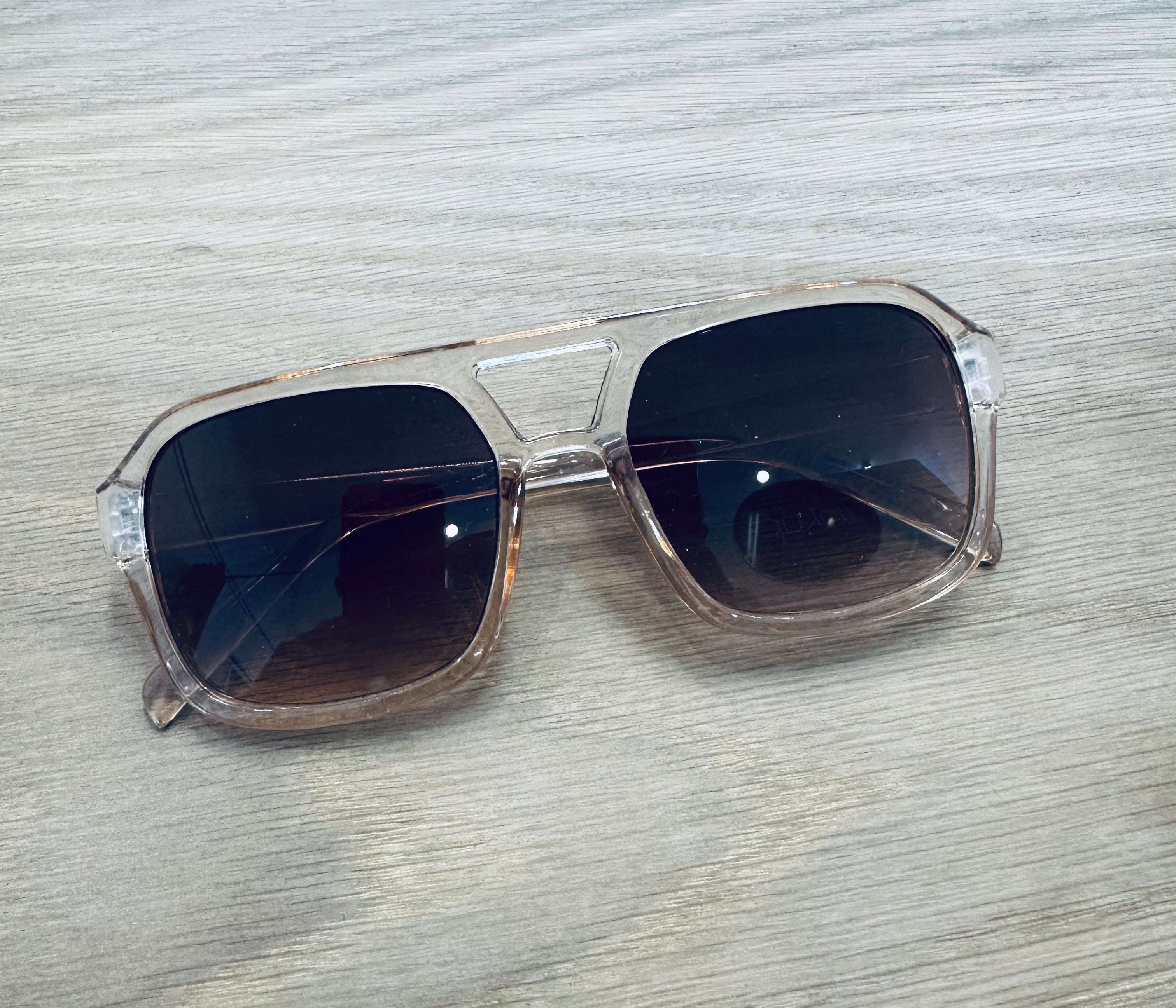 Aviator plastic frame sunnies peach