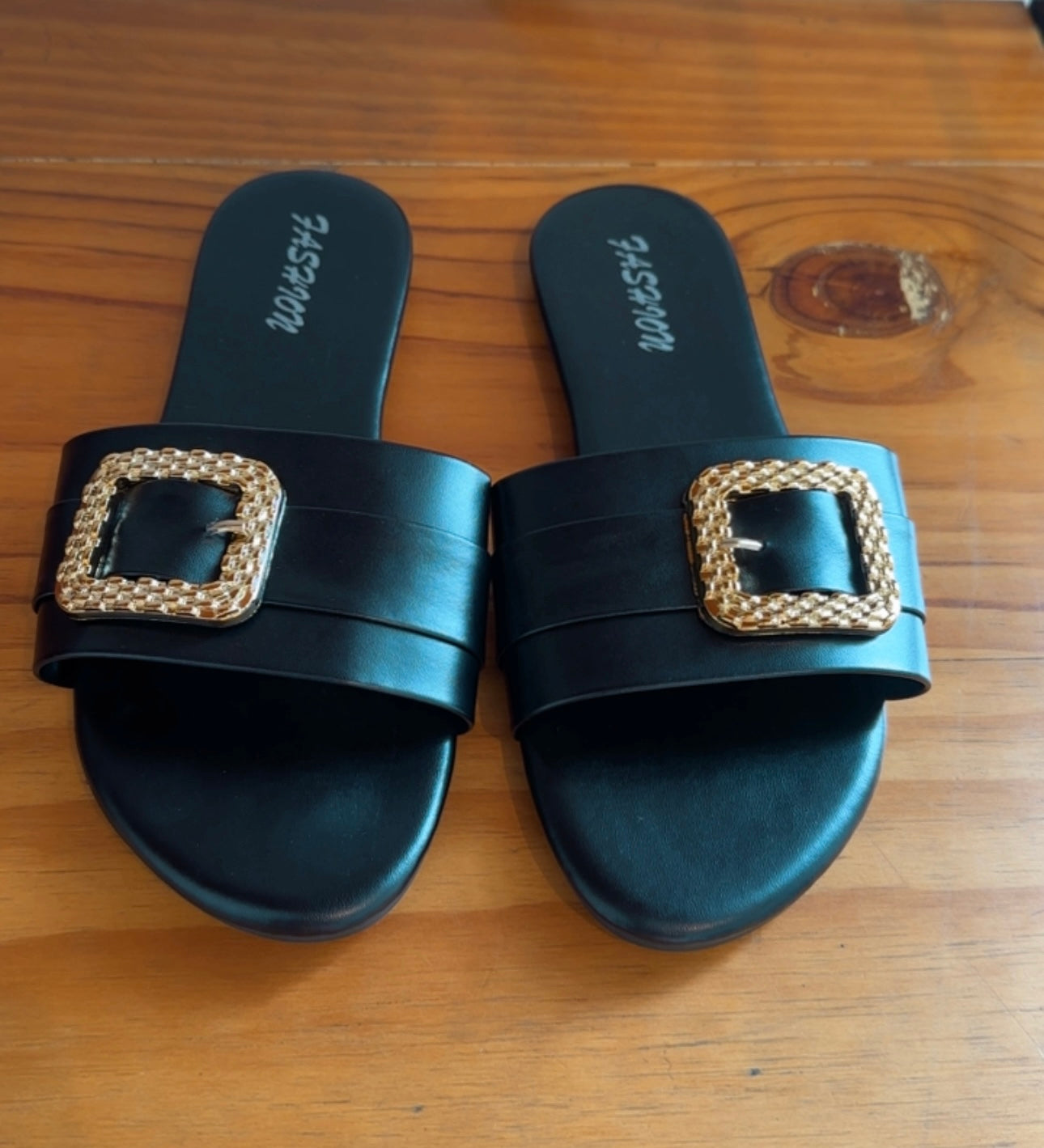 Buckle detail slides