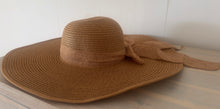 Large brim straw hat