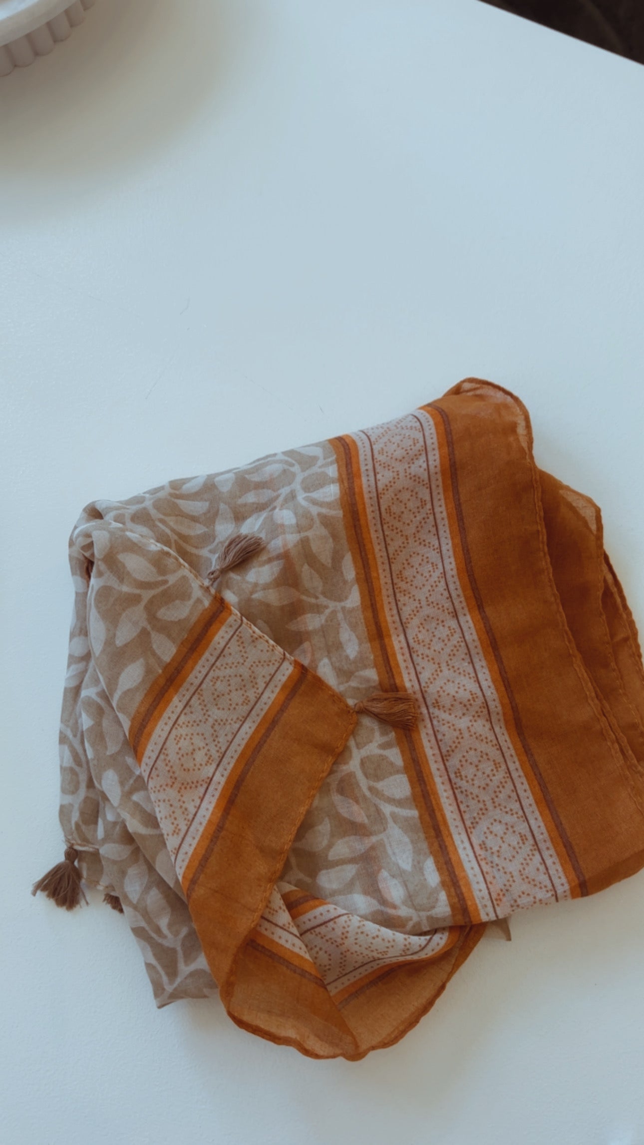 Tassel corner beige & rust scarf