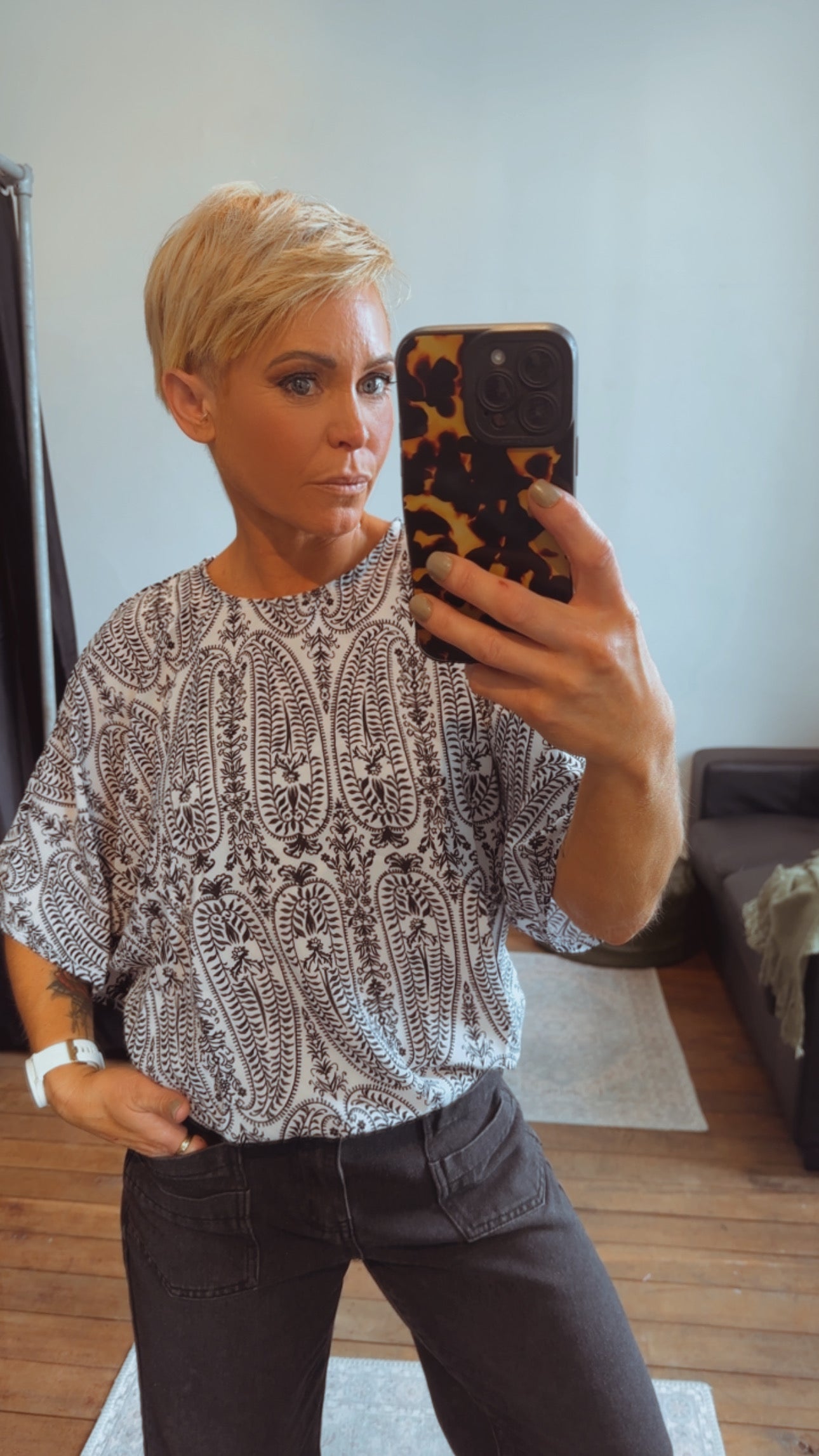 Filigree bow back top