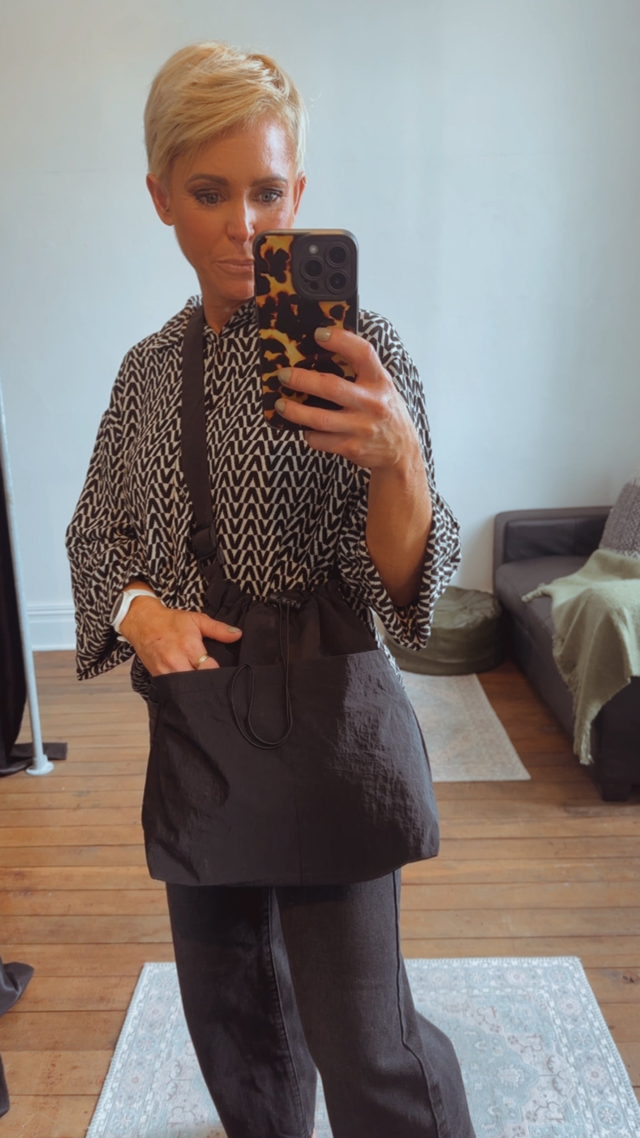 Crossbody bucket bag