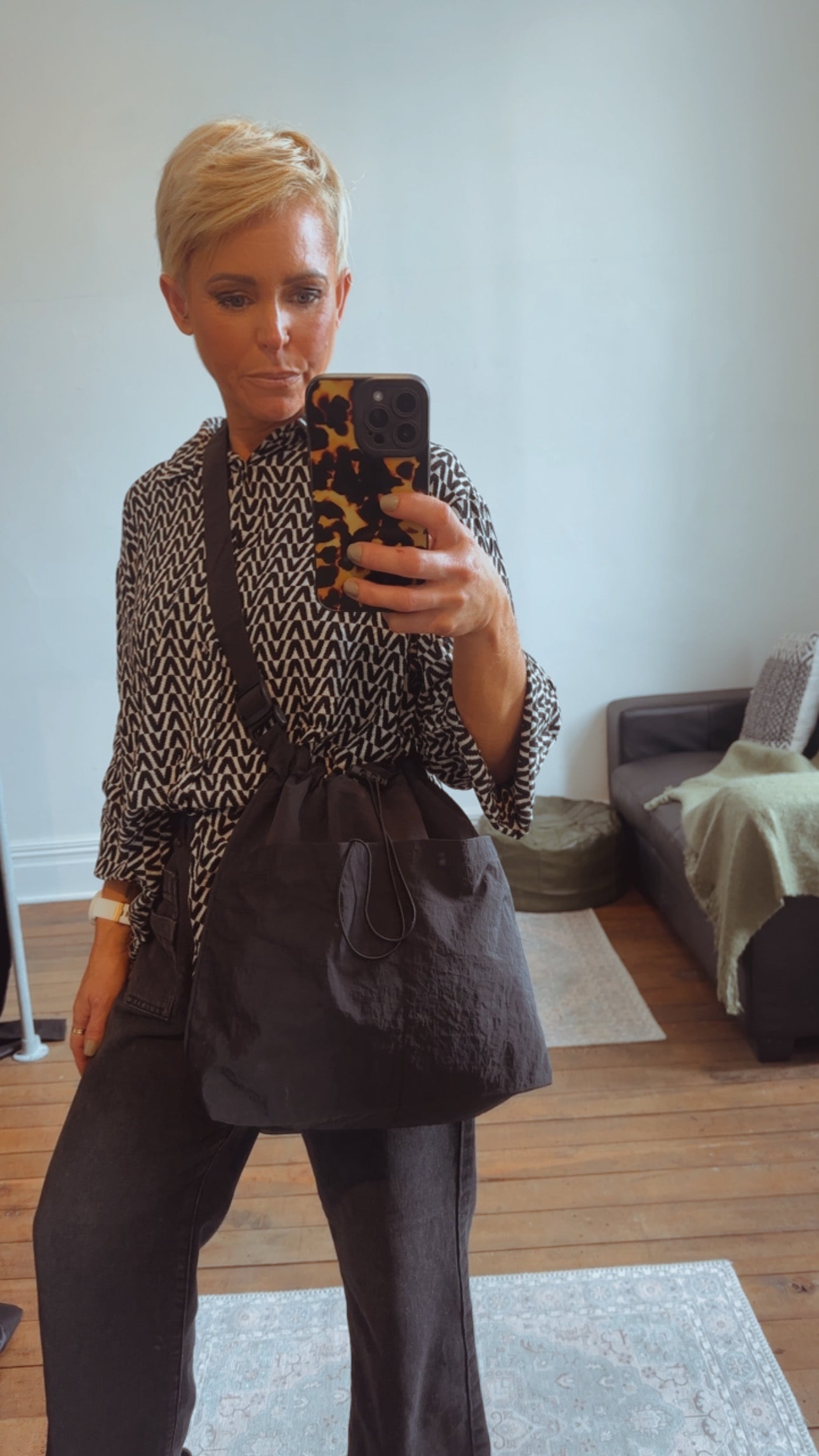 Crossbody bucket bag