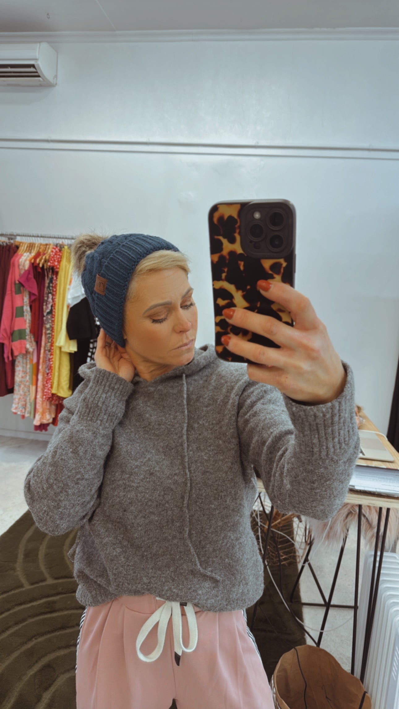 Pom pom beanie- navy