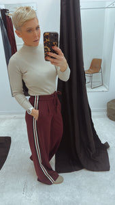 Refuge side stripe wide leg trousers wine