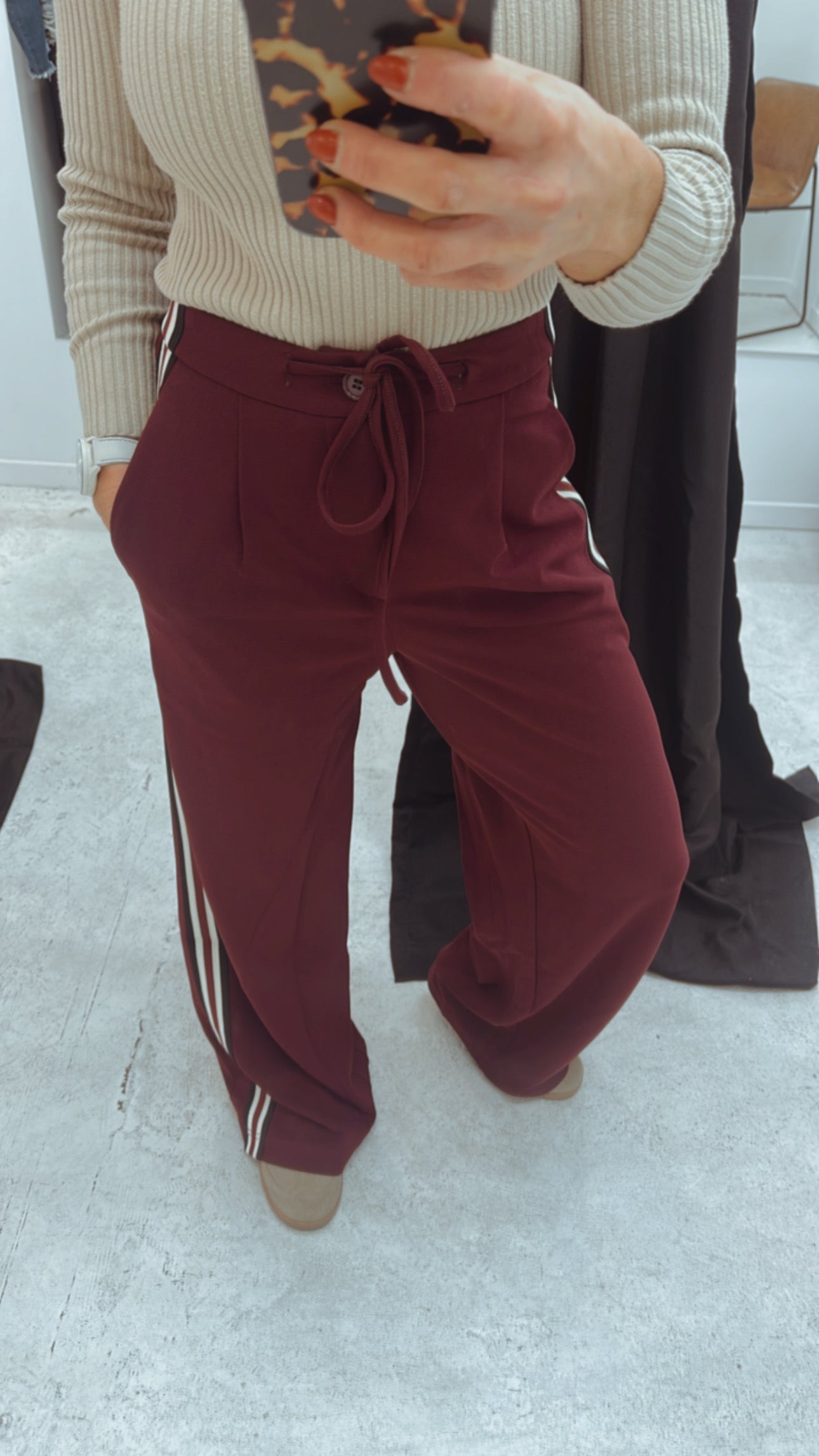 Refuge side stripe wide leg trousers wine