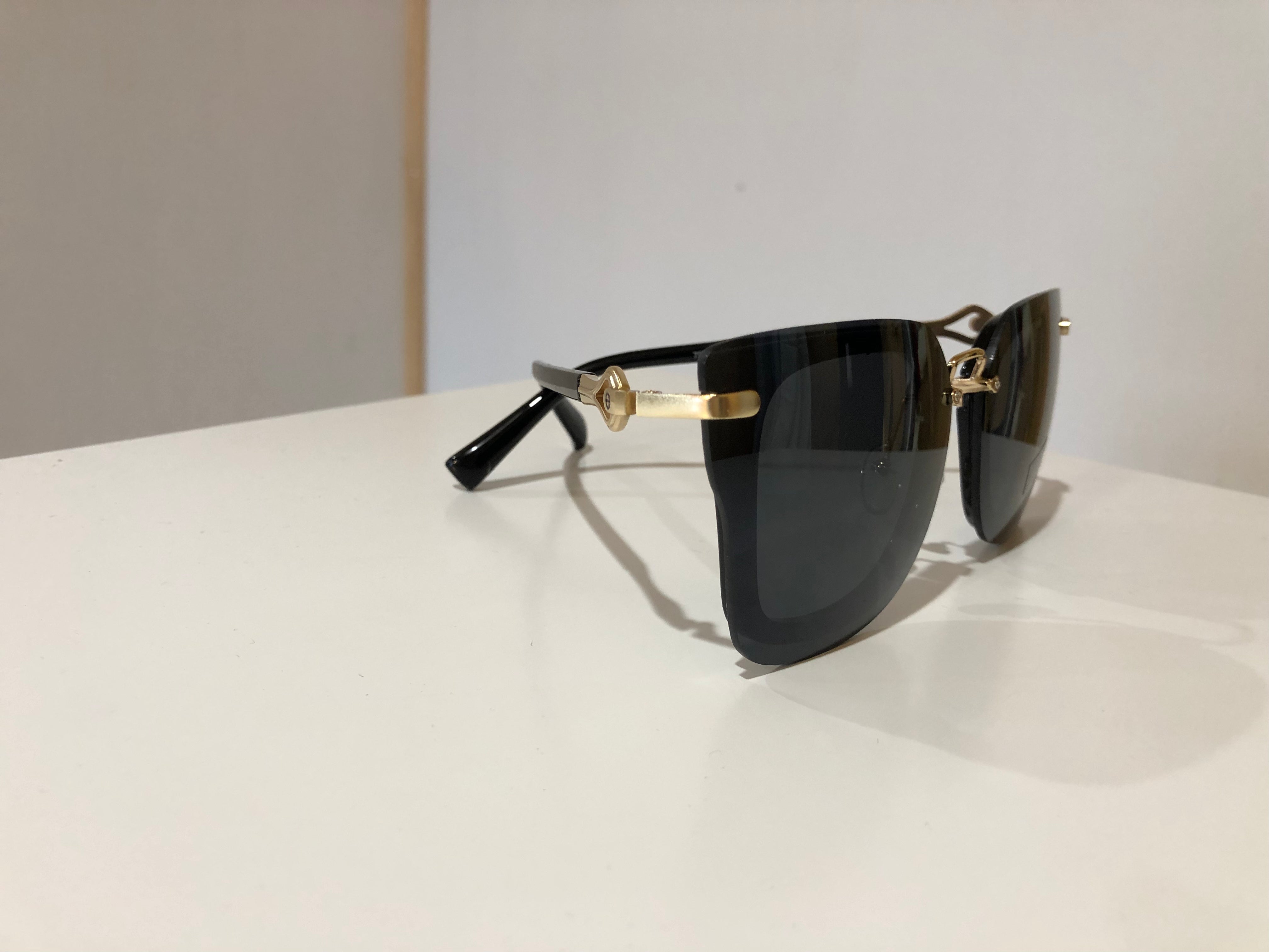 Tinkup Sunnies Square frameless black lens