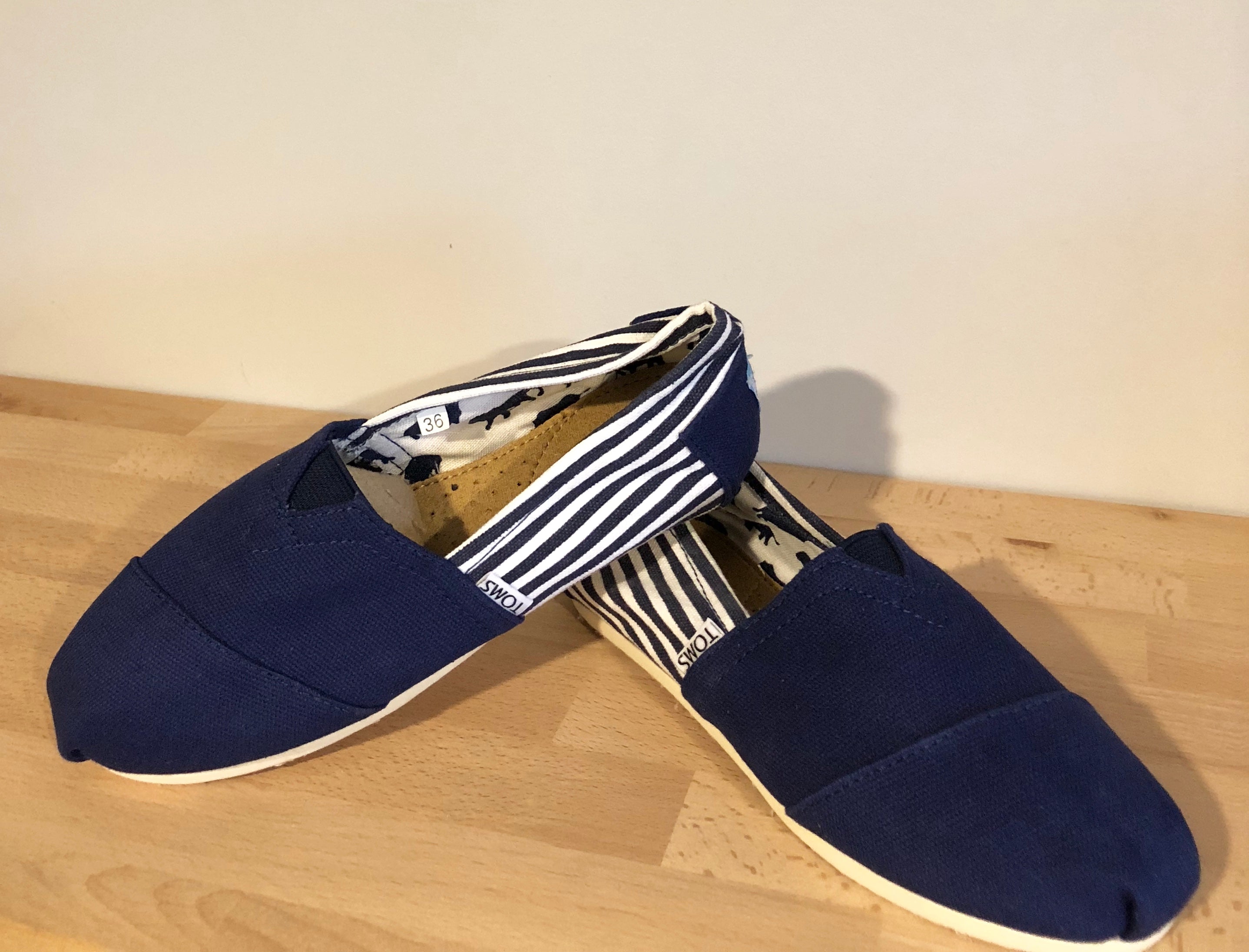 Toms canvas flats navy stripe