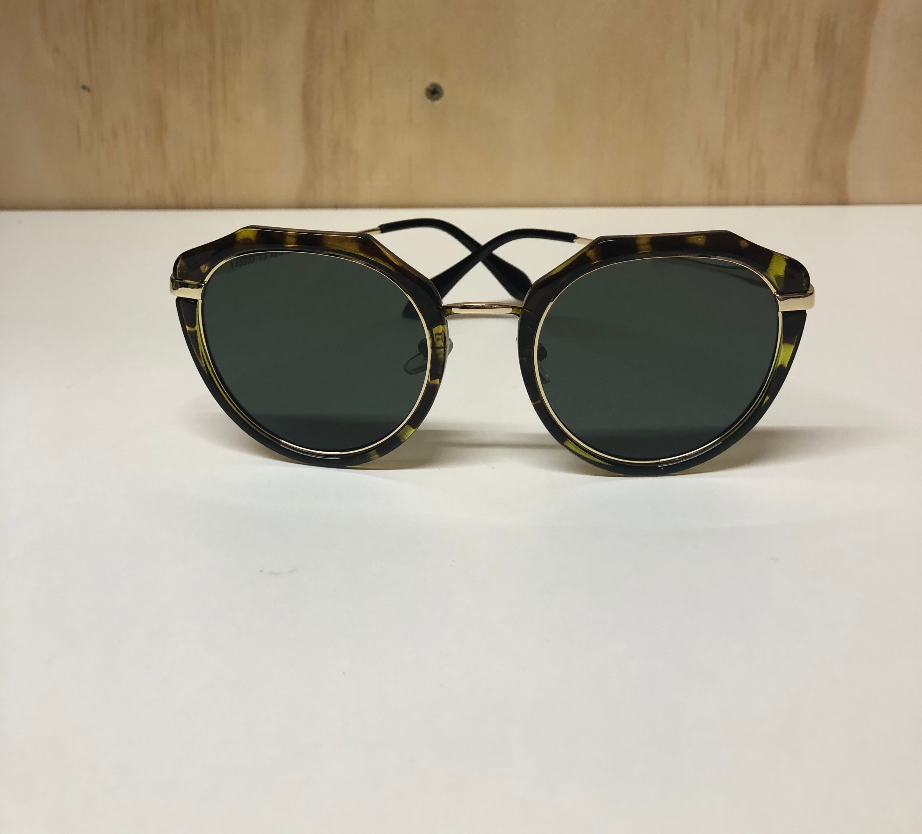 Tinkup Sunnies Geo tort frames with gold detail