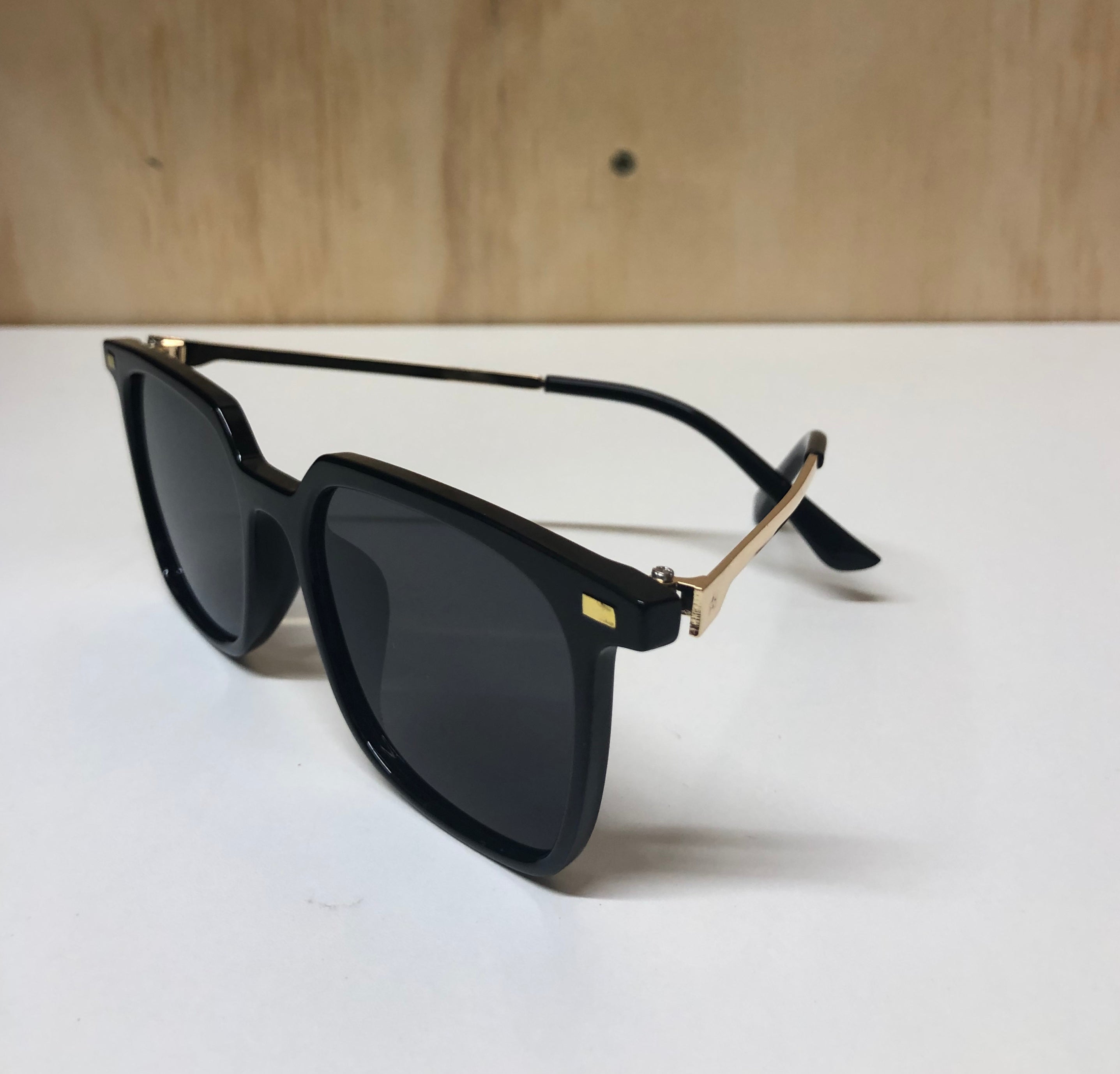 Tinkup Sunnies Vintage square shape- black