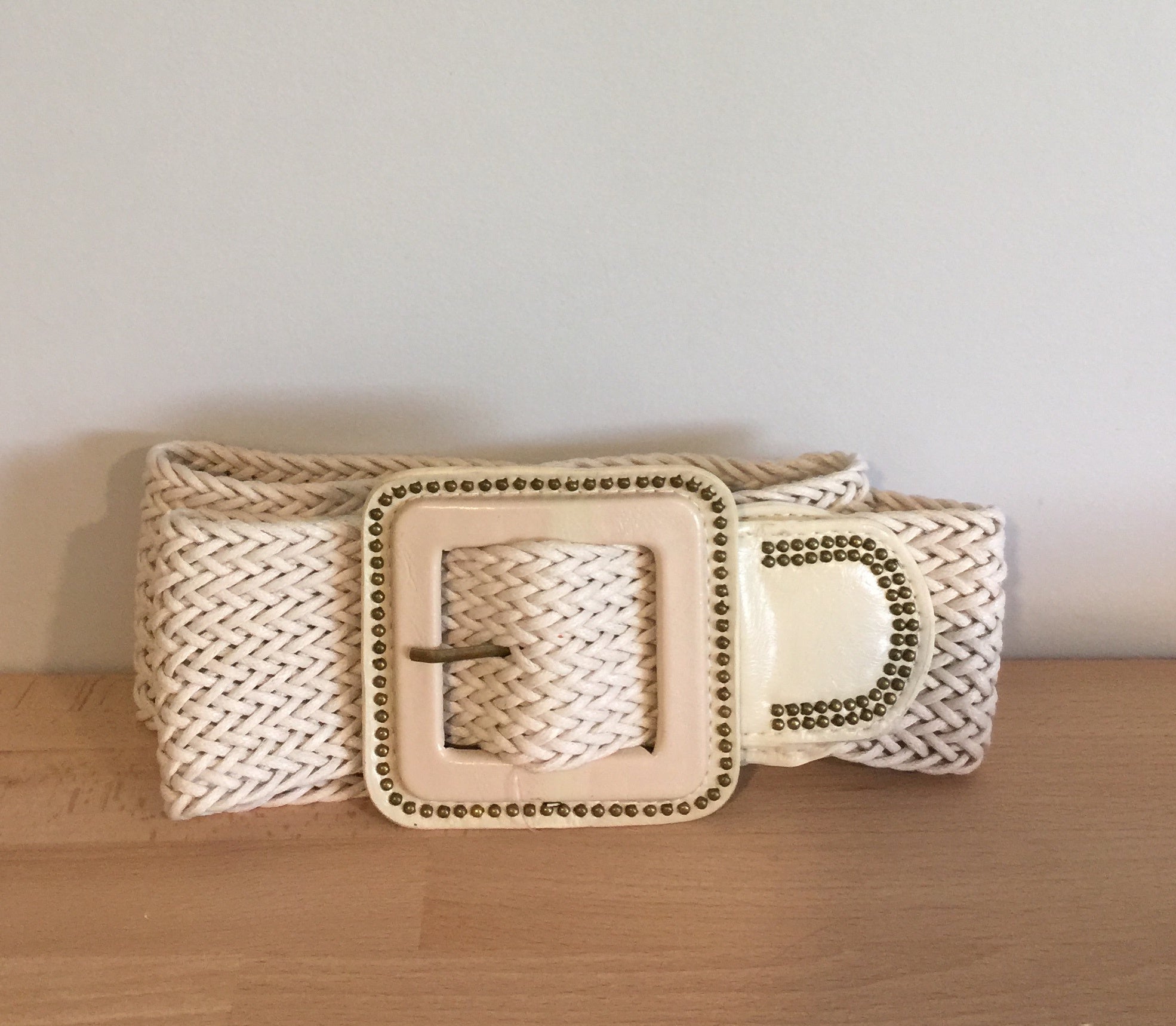 Square stud buckle weave belt white