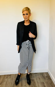 Tie front stripe split hem skirt