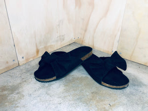 Suede upper black bow slipper flats