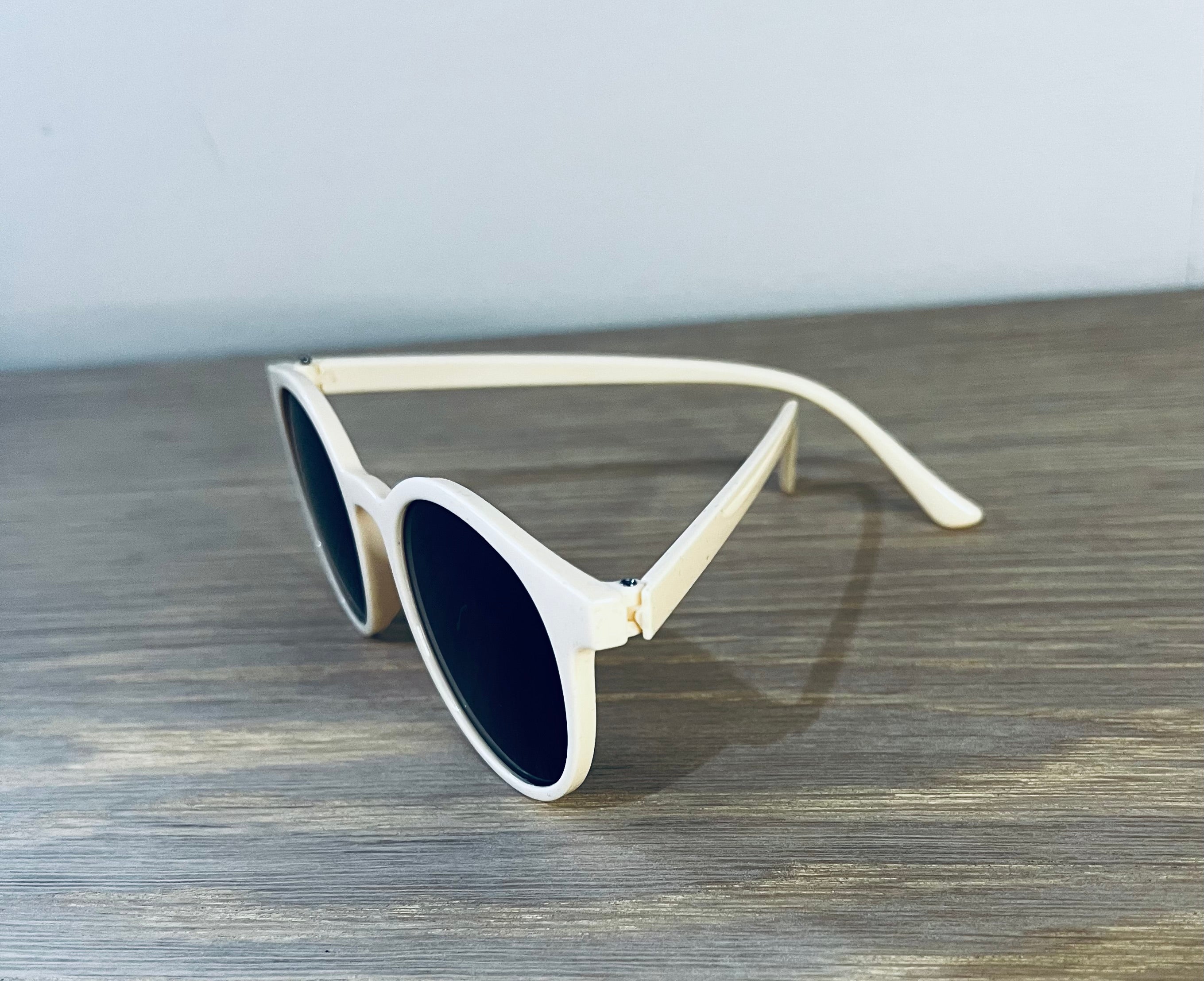 Round frame beige sunnies