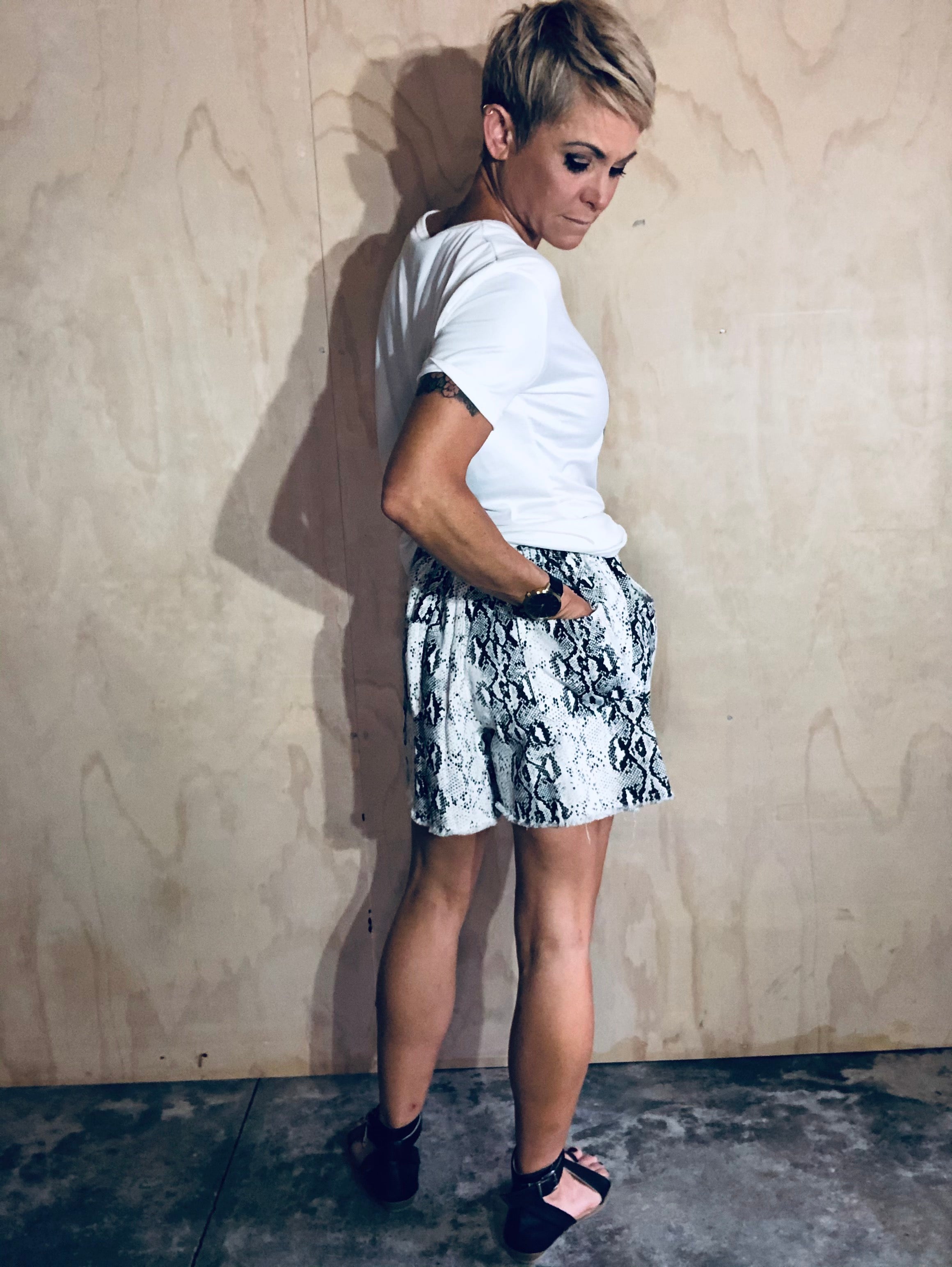 Snake print cuff shorts- white