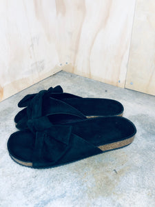 Suede upper black bow slipper flats