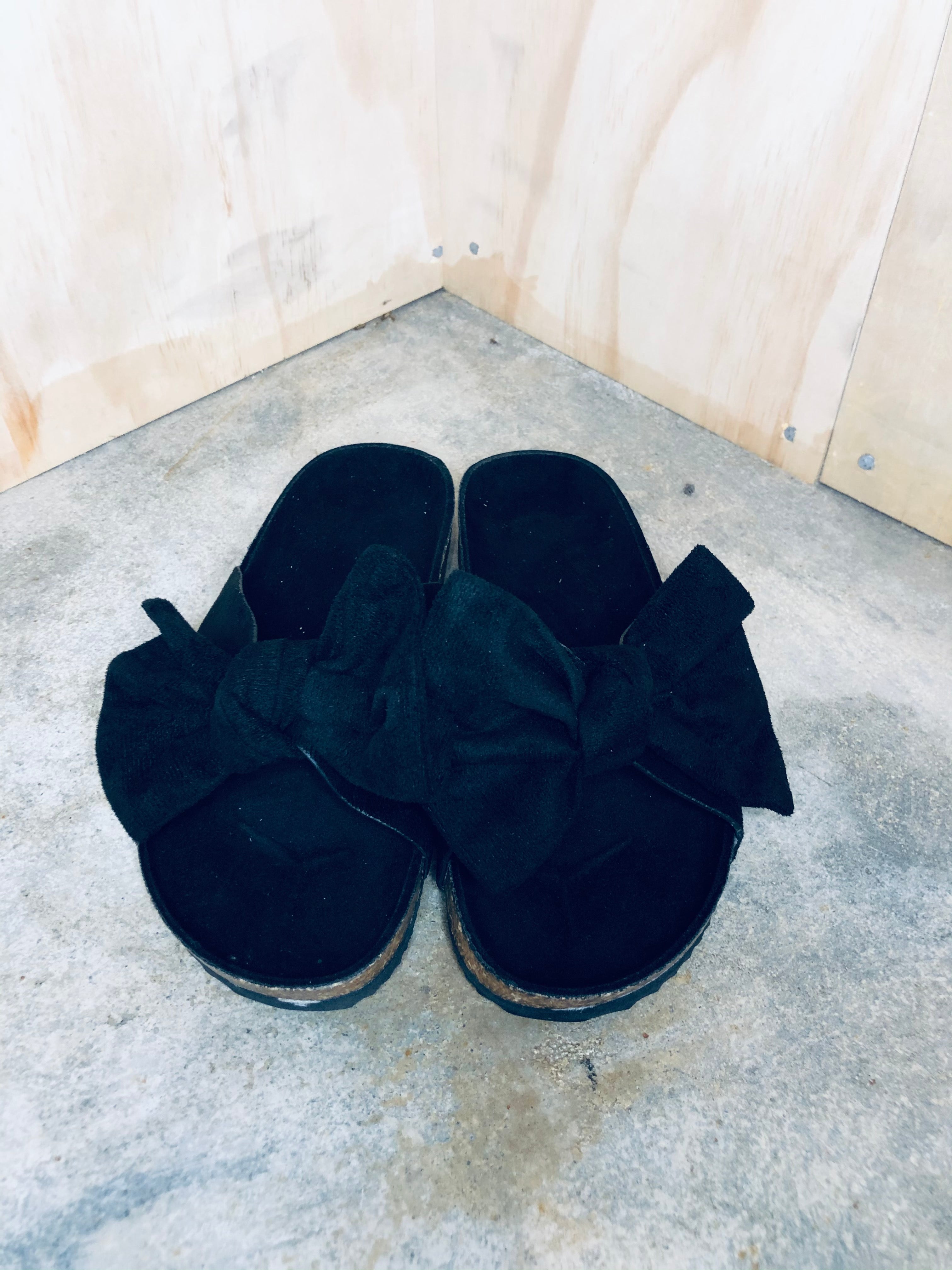 Suede upper black bow slipper flats