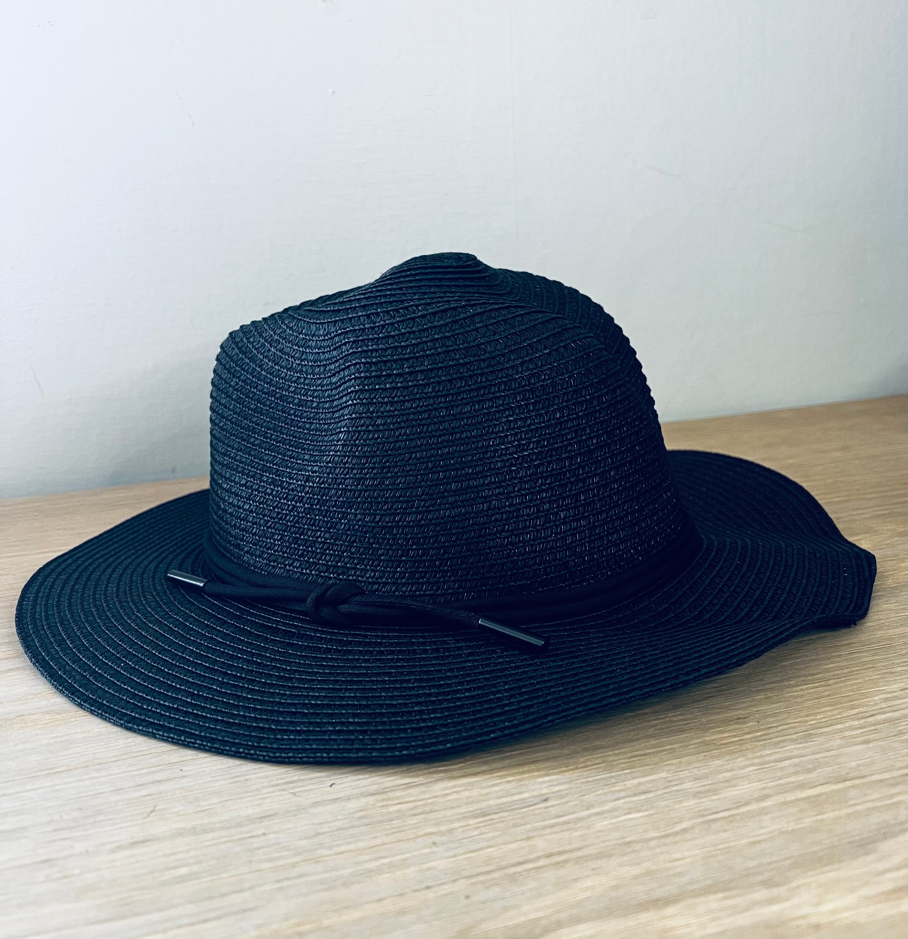 Black large brim straw hat